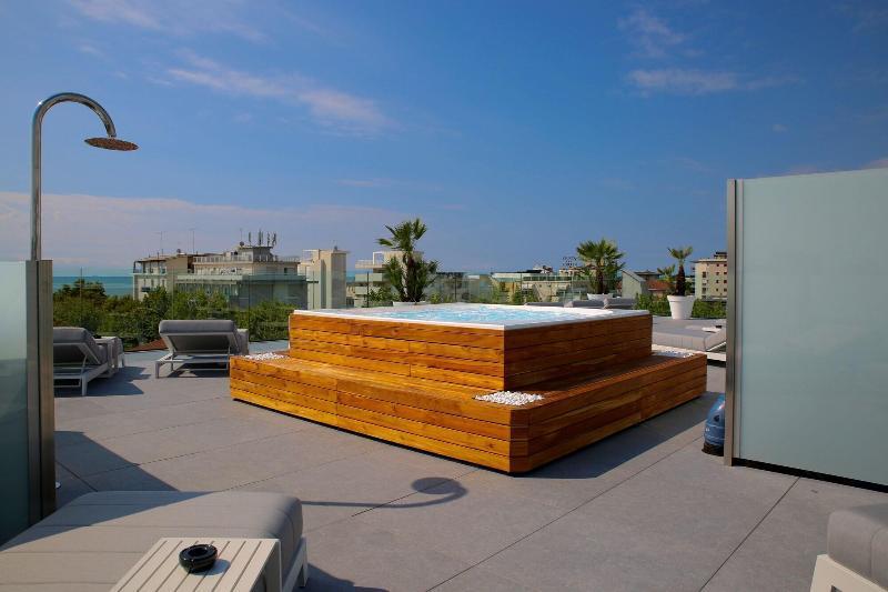 Monaco Suites Hotel Ліньяно-Сабб'ядоро Екстер'єр фото