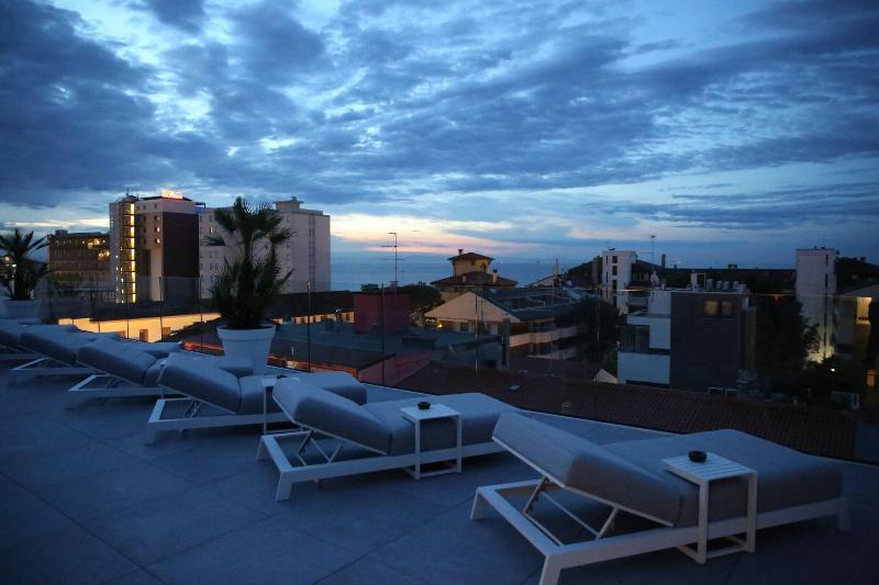 Monaco Suites Hotel Ліньяно-Сабб'ядоро Екстер'єр фото
