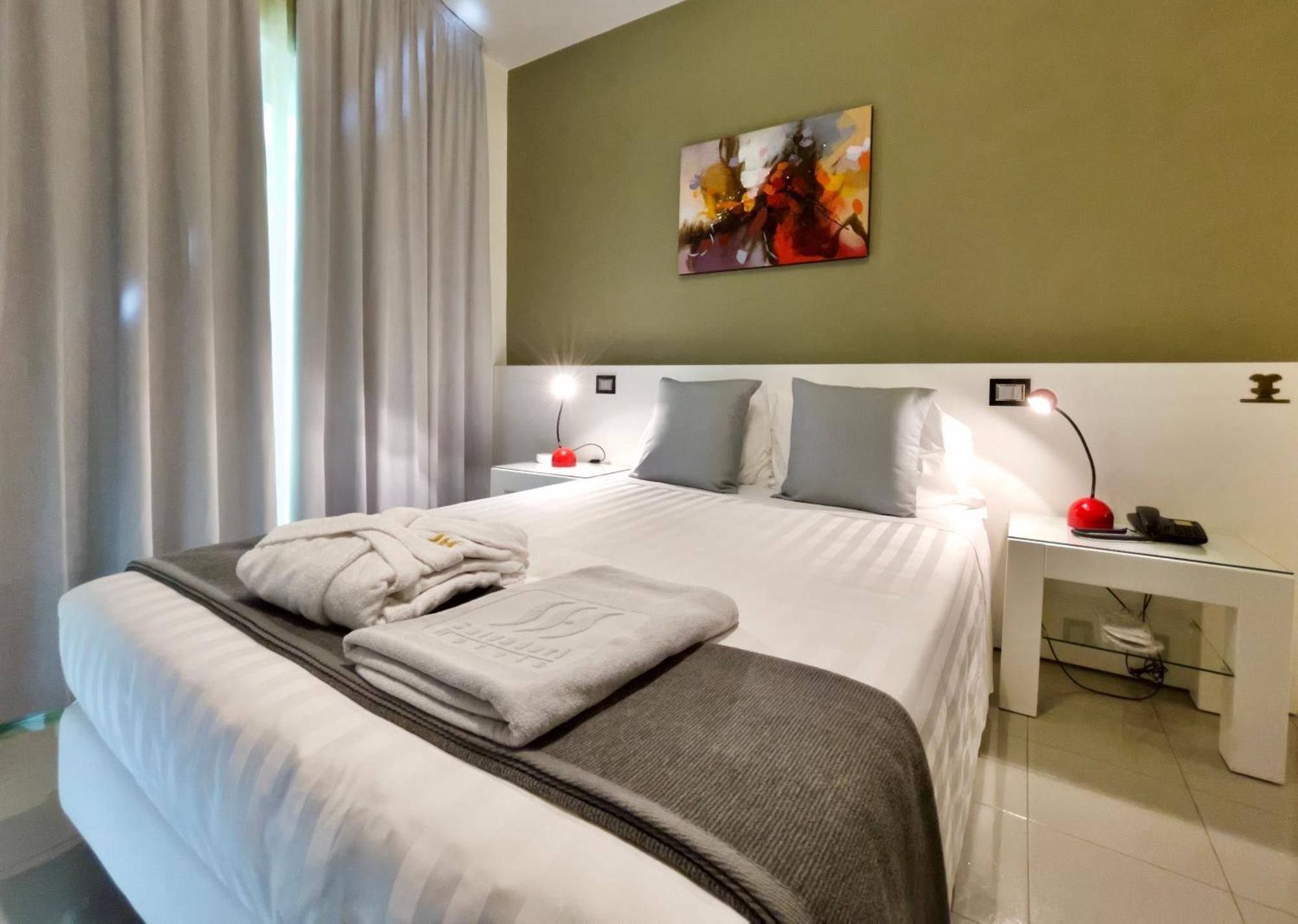 Monaco Suites Hotel Ліньяно-Сабб'ядоро Номер фото